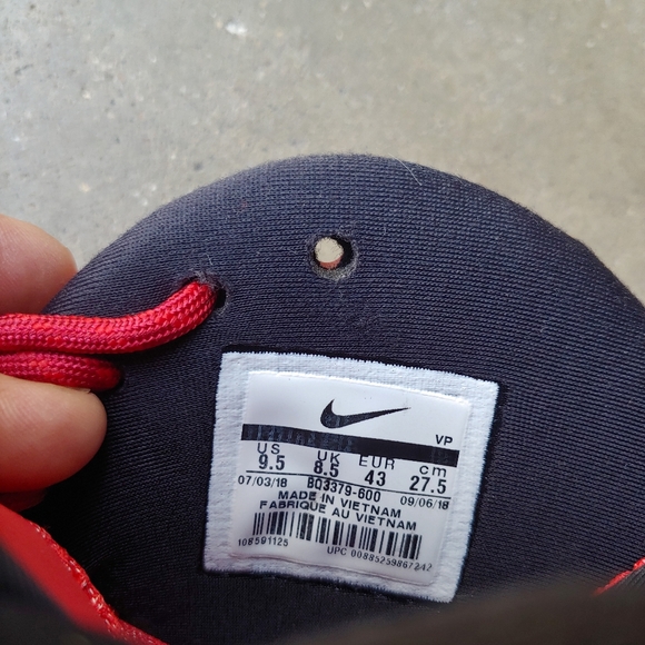 Nike Zoom Rookie University black and red basketball tennis shoe. Size 9… main image 4